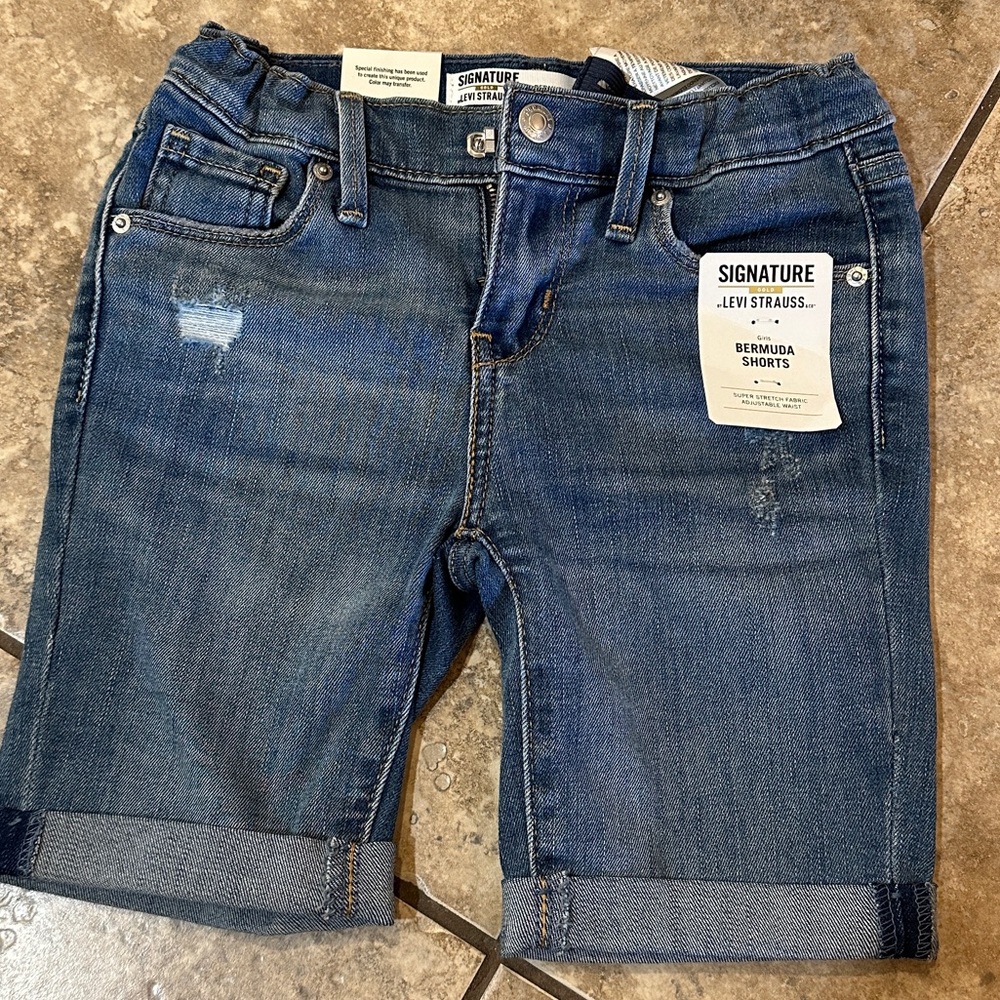 NWT GIRLS LEVI BERMUDA SHORTS.